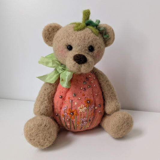 Needlefelt Pumpkin bear - Bramley